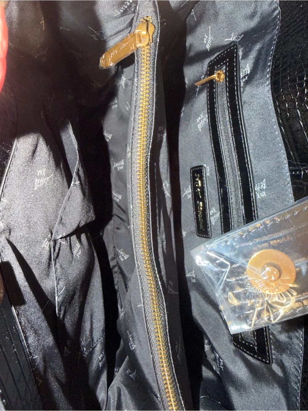 Betsey Johnson NWT Black Croc Skull Embossed Tote Bag & Gold Skull Charm (P234)